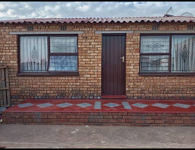 2 BEDROOM HOUSE FOR SALE IN NALEDI
